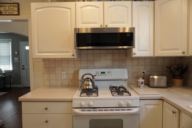 Building Photo - 205 N Essex Ave