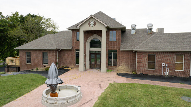 Building Photo - 201 Crooked Creek Dr