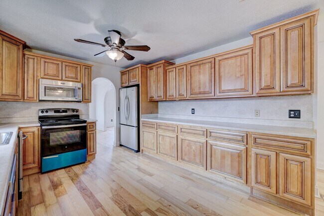 Building Photo - Spacious 4-Bedroom Home with Modern Amenities & Ideal Location Near Lake Hefner in OKC!