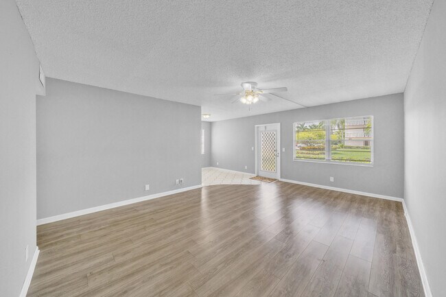 Building Photo - 308 Fanshaw H