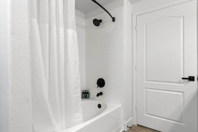 Building Photo - 875 W Pecos Rd