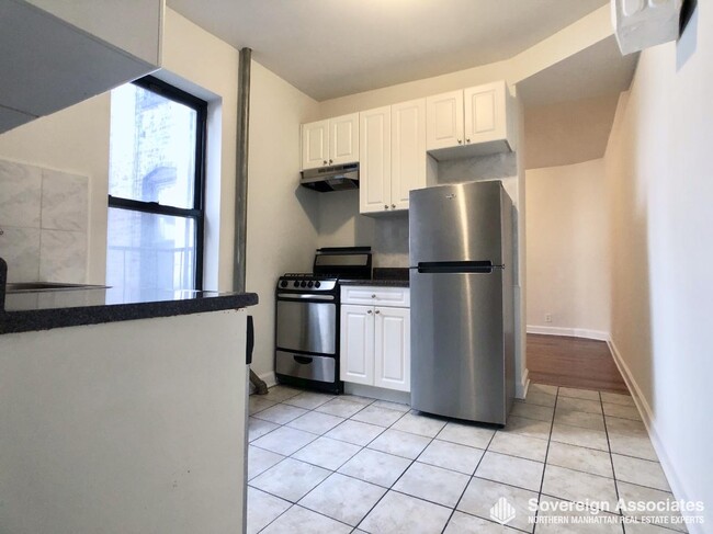 Building Photo - 401 E 68th St