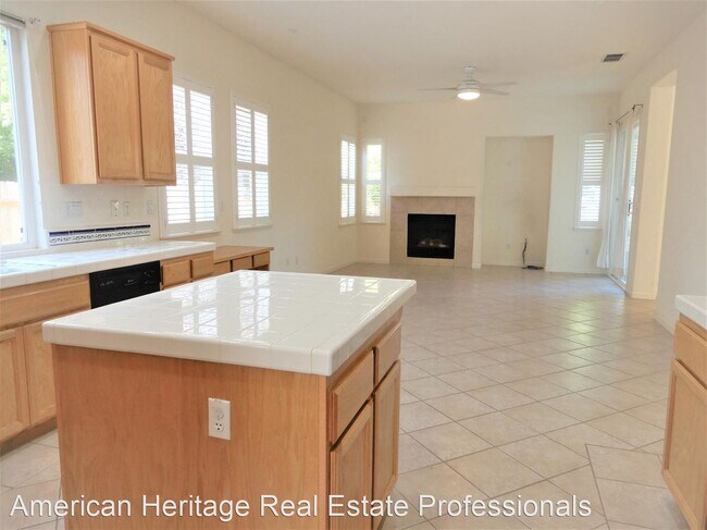 Building Photo - 4 br, 3 bath House - 2435 Minden Way