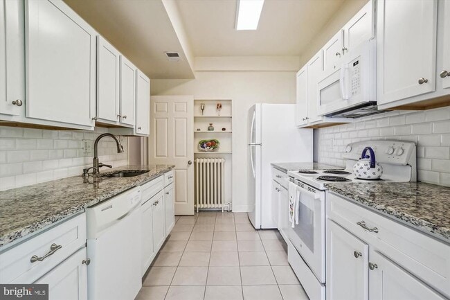 Building Photo - 8901 Montgomery Ave