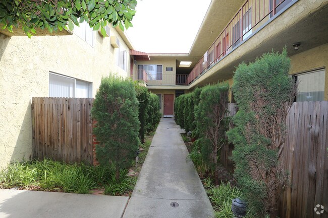 Courtyard - 3748 Midvale Ave