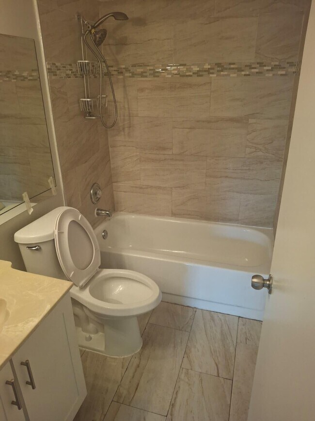 Building Photo - 9833 Westview Dr