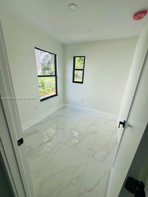 Building Photo - 905 SW 13th Ct