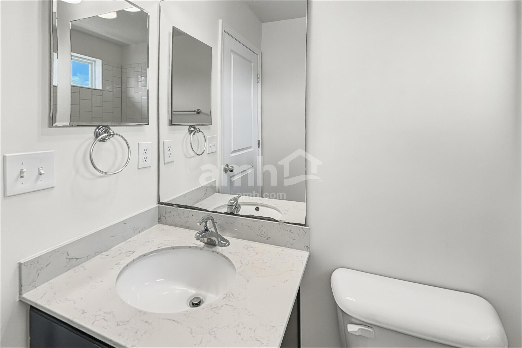 Building Photo - 31 Hiller Ln