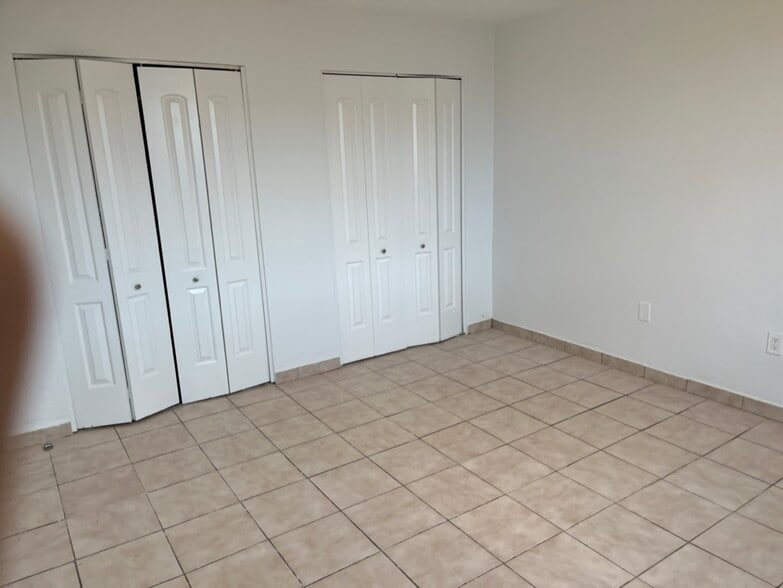 bedroom - 921 Jefferson Ave