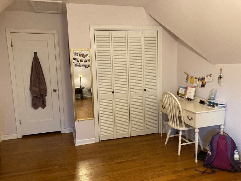 upper sown bed - 1816 W Arrowhead Plz