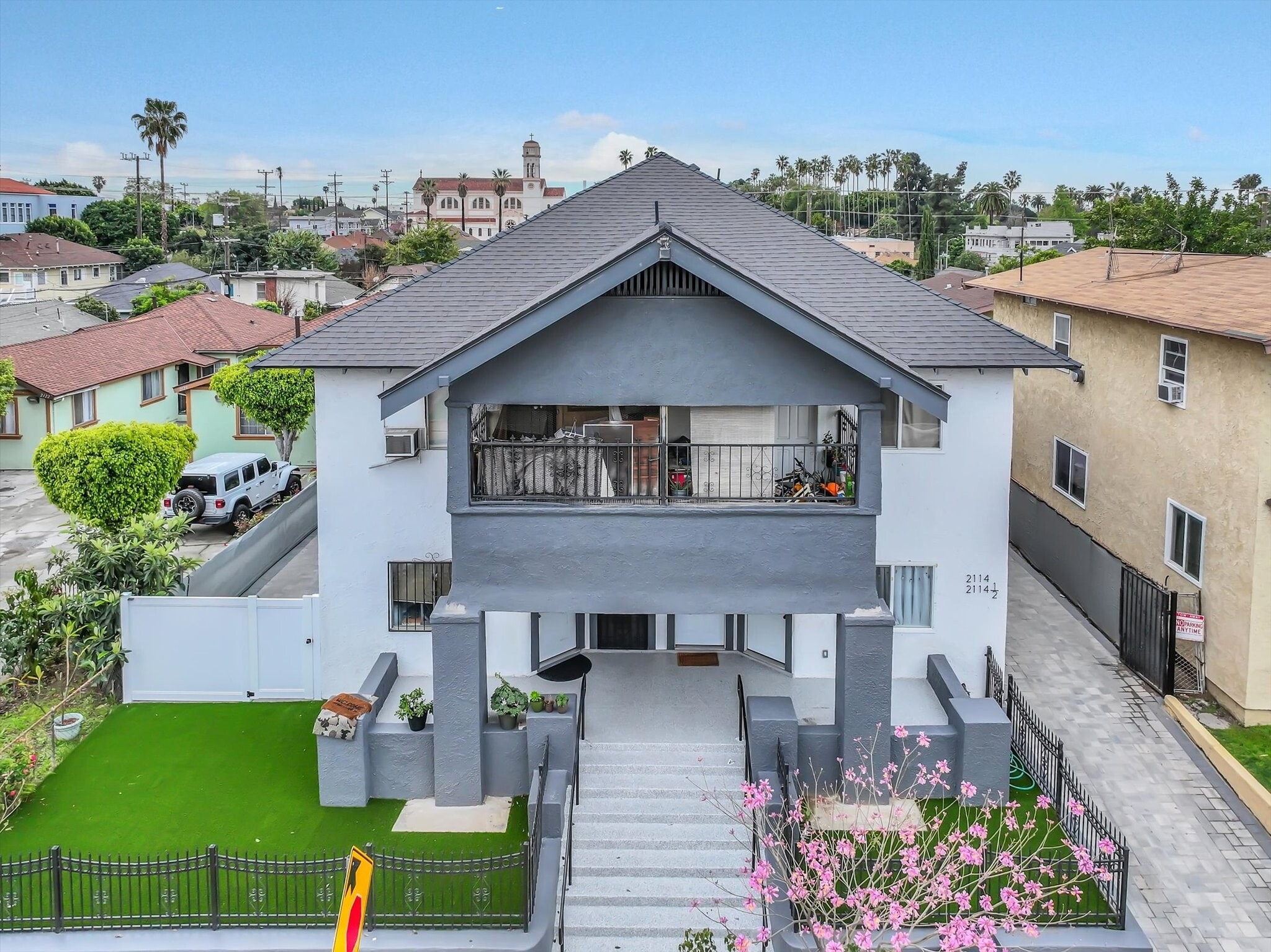 Building Photo - 2114 E 2nd St