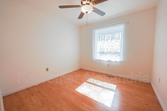 Building Photo - 7123 Red Horse Tavern Ln