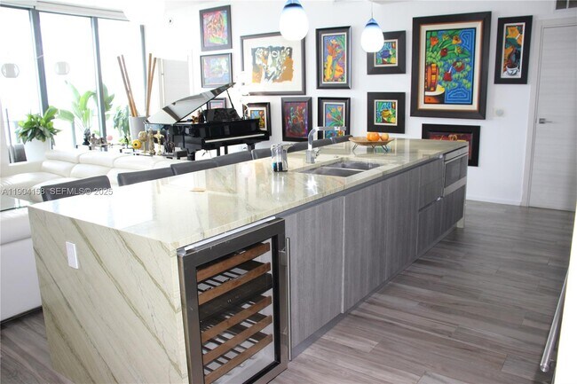 Building Photo - 801 S Miami Ave