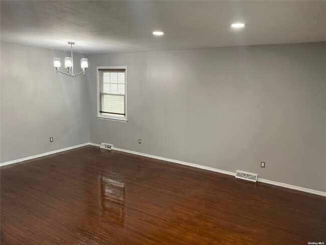 Building Photo - 67 Bay Terrace