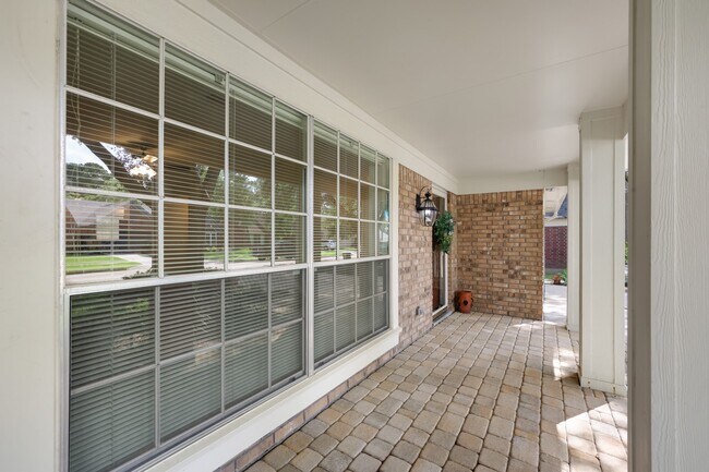 Building Photo - 8910 Driftstone Dr
