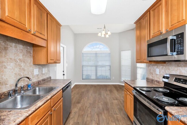 Building Photo - 126 Herrick Dr SW