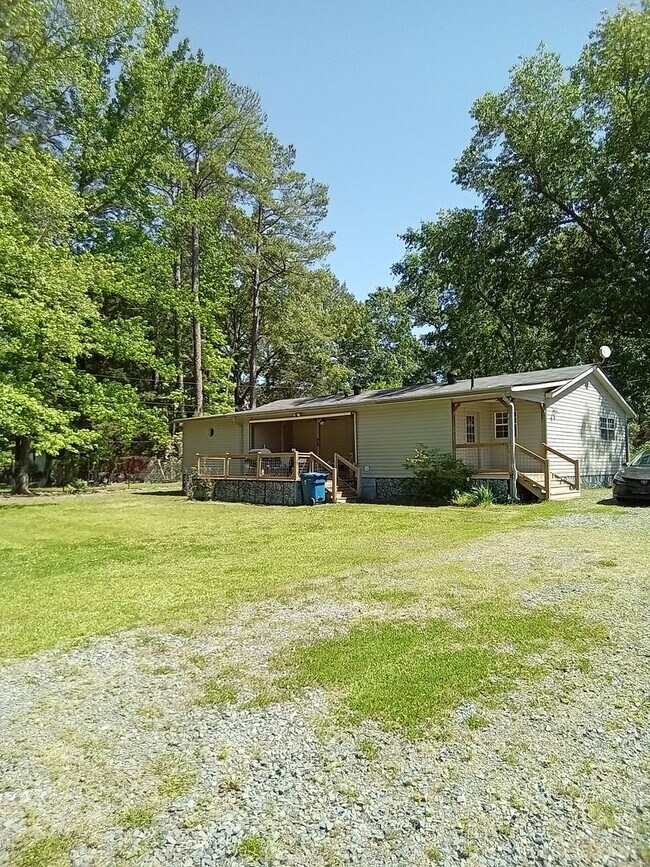 Building Photo - Haughton Home!