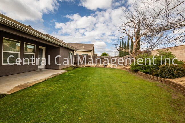 Building Photo - 4 Bedroom/2 Bath Home in the Northwest - $2595 Per Month!