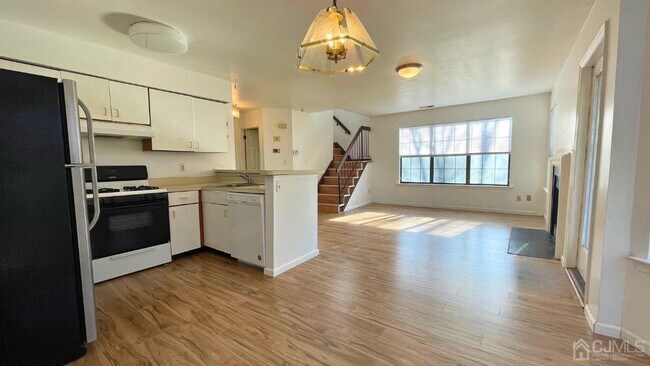 Building Photo - 6 Ayres Ct