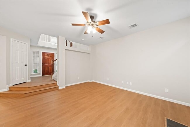 Building Photo - 10 Alderon Woods Pl