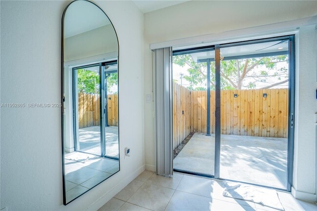 Building Photo - 528 NE 1st St