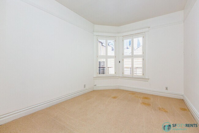 Building Photo - Mission District: Top Floor Flat Above Blondie's Bar w/ Formal Dining Room & W/D in unit