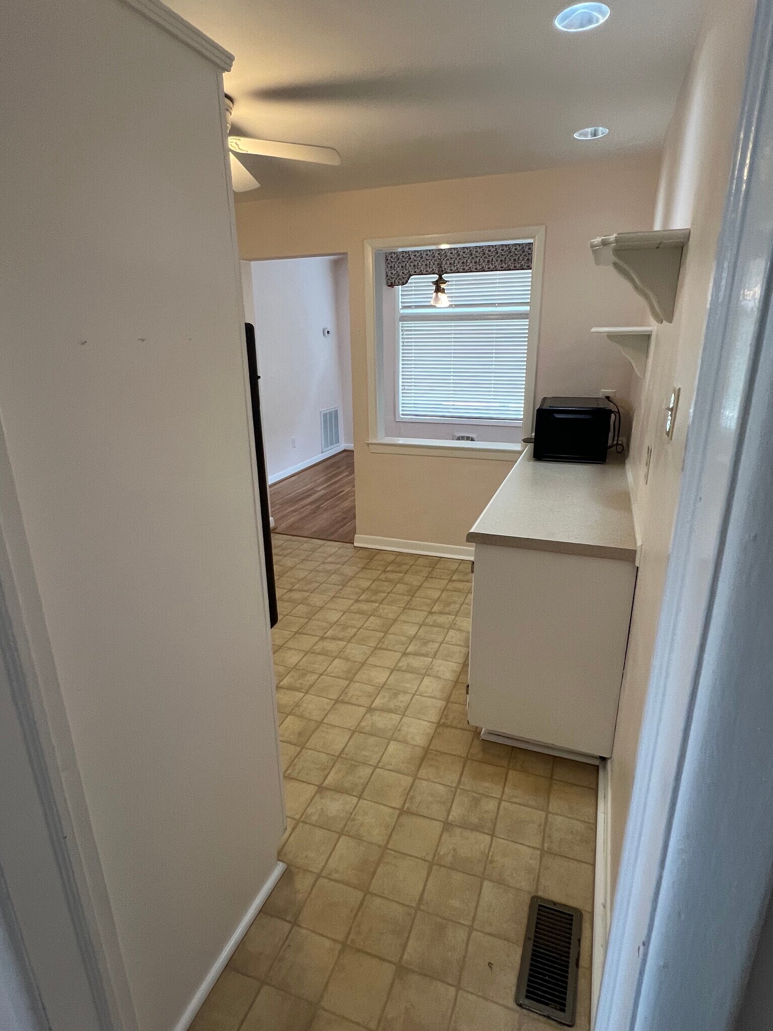 Building Photo - 5524 Forest View Dr