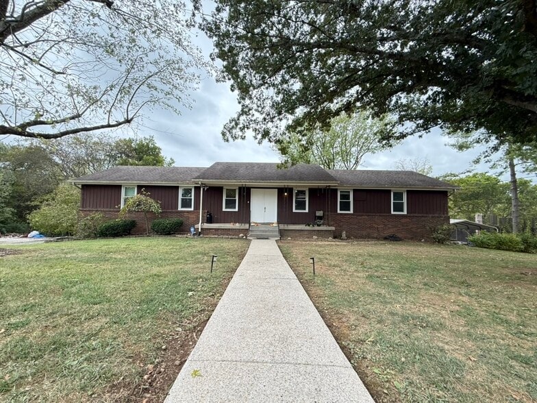 Building Photo - 214 Rosehill Dr