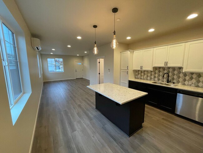 Building Photo - 1220 19th St