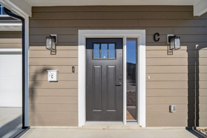 Building Photo - 508 W 2nd Ave