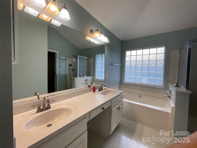 Building Photo - 5650 Berry Ridge Dr