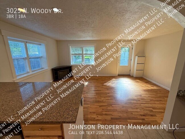 Building Photo - 3025 N Woody Ln