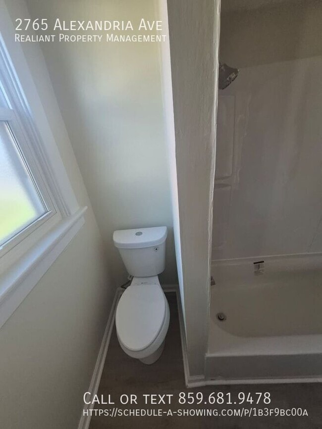 Building Photo - 2765 Alexandria Ave