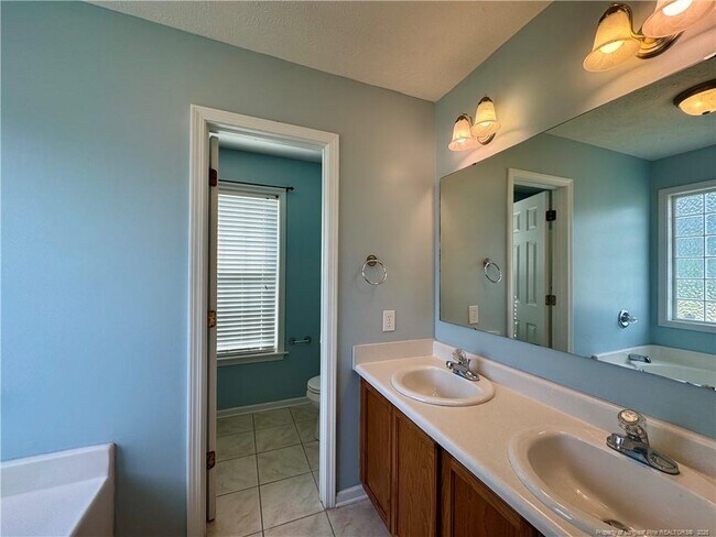 Building Photo - 470 Rushmore Ct