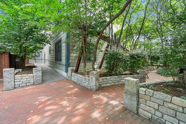 Building Photo - 432 Norfolk St