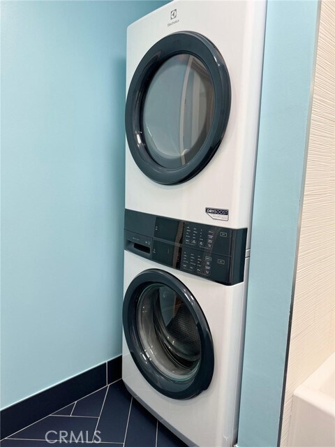 Building Photo - 6439 Graves Ave