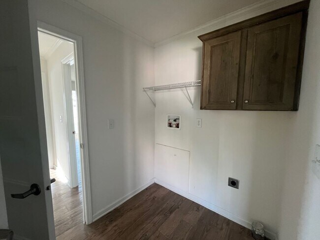 Building Photo - 171 Eland Dr