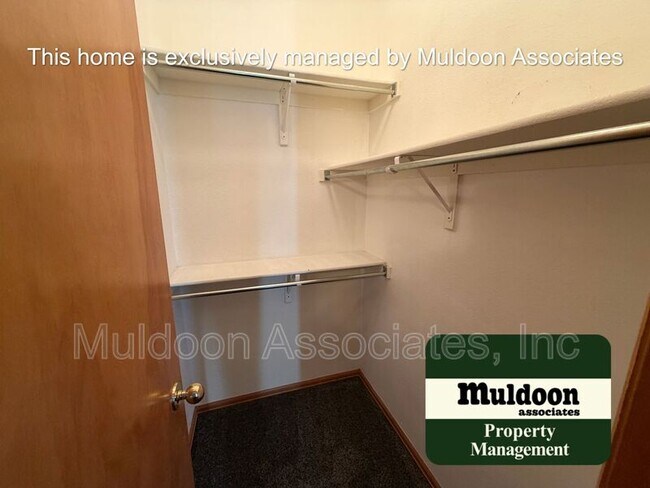 Building Photo - 821 Legend Oak Dr