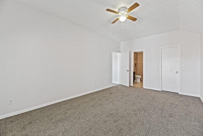 Building Photo - 18210 Beaverdell Dr