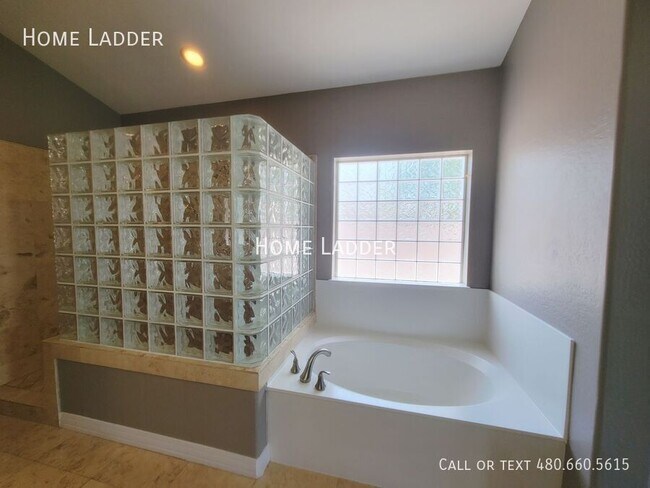 Building Photo - 9030 S 10th Dr