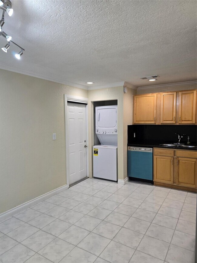 Building Photo - 1749 NW 6th Ave