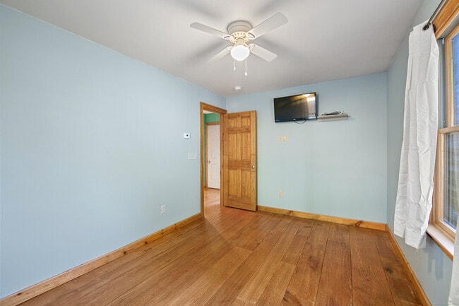 Building Photo - 84 Carpenter Rd