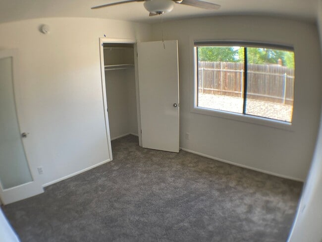 Building Photo - 3 Bedroom Home in Smokerise | Single-Level Living + Natural Light