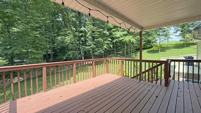 Building Photo - 815 Shady Bluff Trail