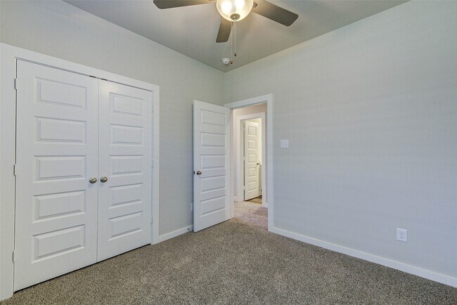 Building Photo - 9848 Grosbeak Ln