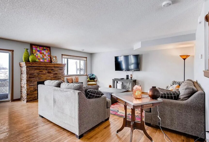 Building Photo - 19 Meadowlark Dr