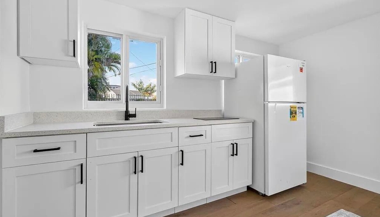 Building Photo - 621 SE 1st St