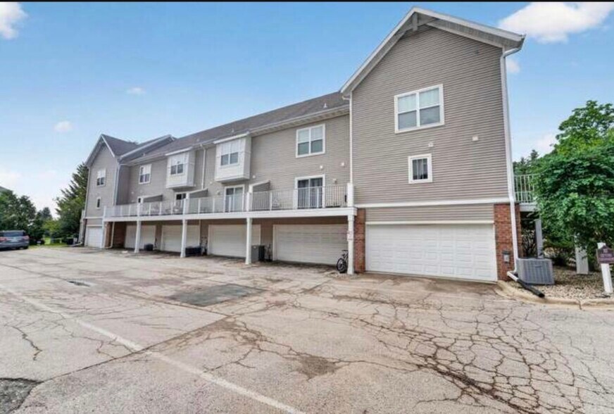 Building Photo - 707 Cricket Ln
