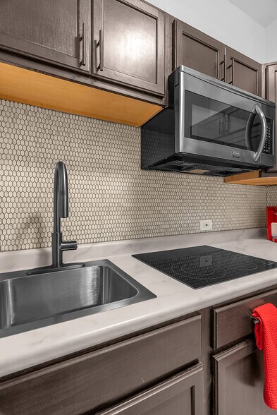 Building Photo - 139 Center St