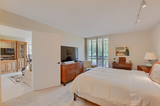 Building Photo - 1731 Bridgewood Dr